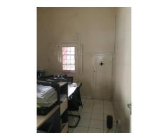 Vende-se moradia geminada T2 no Bairro da Coop - 5