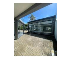 • Arrenda-se Luxuosa moradia tipo 6 com piscina na C.Matola - Condomínio Garden Park N4. - 6