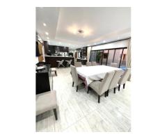 Vende-se Luxuosa Moradia T5 no Triunfo novo costa do sol
