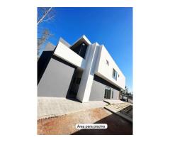 Vende-se Belíssima Moradia duplex T3 no condomínio novo