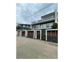 Vende-se Luxuosa Moradia T4 no triunfo novo