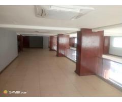 Arrenda-se loja com 400m² no Alto-maé | Av. Eduardo Mondlane - 3