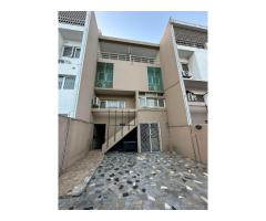 Arrenda-se super Moradia T6 na Coop - 1