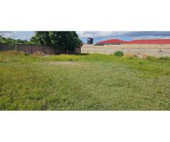 Vende-se espaço 30/30m vedado na Matola Tchumene 2 próximo a antiga casa do Mr.Bow - 3