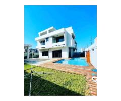 Arrenda-se e vende-se Luxuosa Moradia T4 no triunfo novo