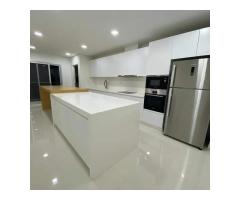 VENDE SE APARTAMENTO T4 NO CONDOMINIO GOLF