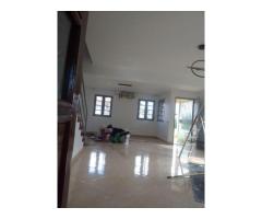 Arrenda-se super Moradia duplex T3 no condomínio vila sol