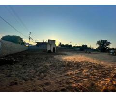 Vende-se uma propriedade com uma casa T3 no CMC - 2