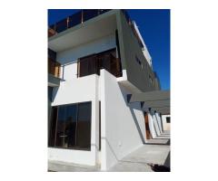 Vende-se moradia geminada(triplex) T5 no Bairro do Triunfo - Costa do sol ☀️