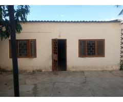 Vende-se casa T3 no Bairro do Xipamanine | Próximo do Centro de saúde - 3