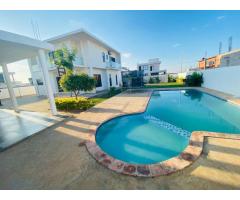 Arrenda-se Luxuosa Moradia T4 no Mapulene