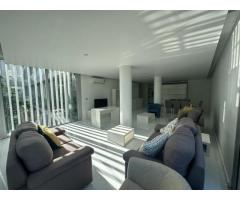 Arrenda-se Luxuoso Apartamento T3 mobilado no condomínio Miradouro