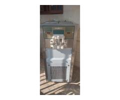 Vende-se máquina de fazer sorvete 