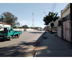 Vende-se uma Grande Propriedade na Av. OUA na estrada - 2