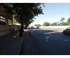 Vende-se uma Grande Propriedade na Av. OUA na estrada - 5
