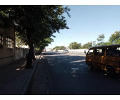 Vende-se uma Grande Propriedade na Av. OUA na estrada - 6