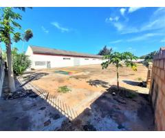 Vende-se e Arrenda-se Magnífico Armazém na FPLM - 2