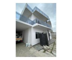 Arrenda-se Luxuosa Moradia T5 em Laulane