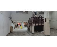 Arrenda-se enorme loja com 1000 m² na Av. Karl Marx - 5
