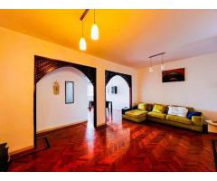 Arrenda-se belíssimo apartamento T2 mobilado na polana museu