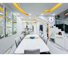 Arrenda-se luxuosa MORADIA T4 mobilada na sommerschield 1