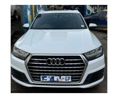 Vende-se Audi Q7 2015 em perfeitas condições