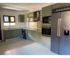 ARRENDA-SE MORADIA MORADIA DÚPLEX T3 C/PISCINA NO CONDOMÍNIO MARÉS NA Av. DA MARGINAL. - 2