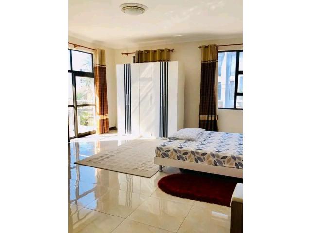 Vende-se Luxuosa Moradia T7 mobilada no triunfo novo