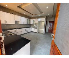 Arrenda-se Luxuosa Moradia T4 no Mapulene - 2