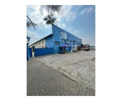 Vende-se grandes Armazéns na AV. FPLM