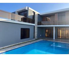 Arrenda-se Luxuosa Moradia T5 no kumbeza