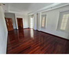 Vende-se uma moradia duplex tipo 4no Condomínio Garden park na Matola - 2