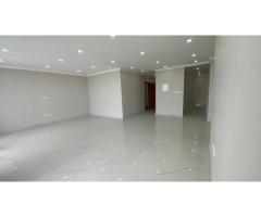 Arrenda-se Luxuoso Apartamento T3 no condomínio Impala - 2
