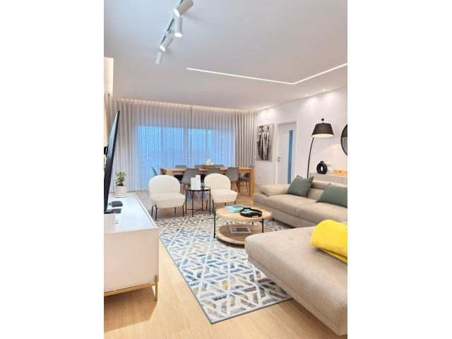 Arrenda-se Luxuoso Apartamento T3 mobilado no condomínio New life