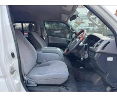 Vende-se Toyota Quantum 2010 recém chegado - 3