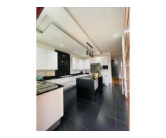 Vende-se Luxuosa Moradia T4 no bairro de Guava - 2