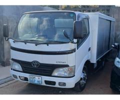 Toyota Dyna Contetorizada