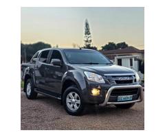 Isuzu | D-TEQ KB250 | 2014 | Manual | 2.5 | 4x4 ✅️ - 2