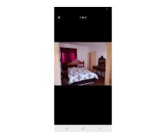 Arrenda-se quarto com mobília dentro dum apartamento ✅️