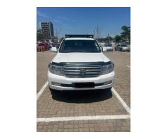 Toyota | Land Cruiser VX LC200 | 2010 | Diesel | V8 | 4x4 ✅️ - 2