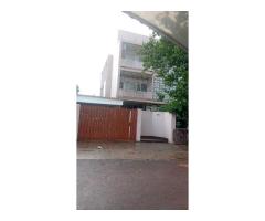 Vende-se moradia geminada T5 na Sommerschield 🏠