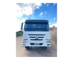 Sinotruk | Howo | 371 | 2016 | 10 rodas | 22m³ ✅️ - 2