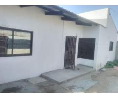Vende-se casa T2 na Maxaquene | Perto do 1° de Maio