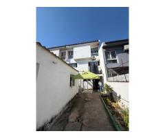 Vende-se moradia triplex T5 na Coop | Rua de França ✅️
