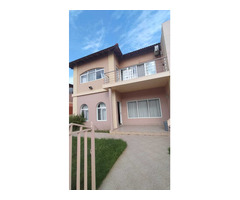 Arrenda-se uma moradia duplex tipo 4no condomínio Triunfo com 4 wcs.