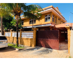 Arrenda-se uma moradia tipo 5 na sommarschield 2 próximo a escola portuguesa com jardim e piscina.