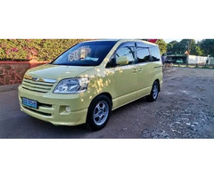 Toyota Noah - 3