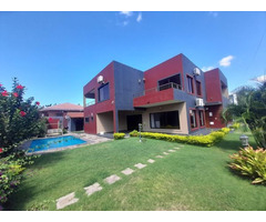 Vende-se moradia T5 com piscina e anexos