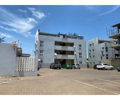 Vende-se luxuoso apartamento no condomínio San Rice