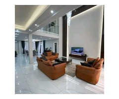 Arrenda-se luxuosa moradia T4 no triunfo com ou sem móveis